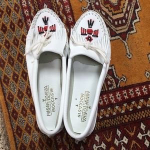 Minnetonka White Leather moccasin size 10